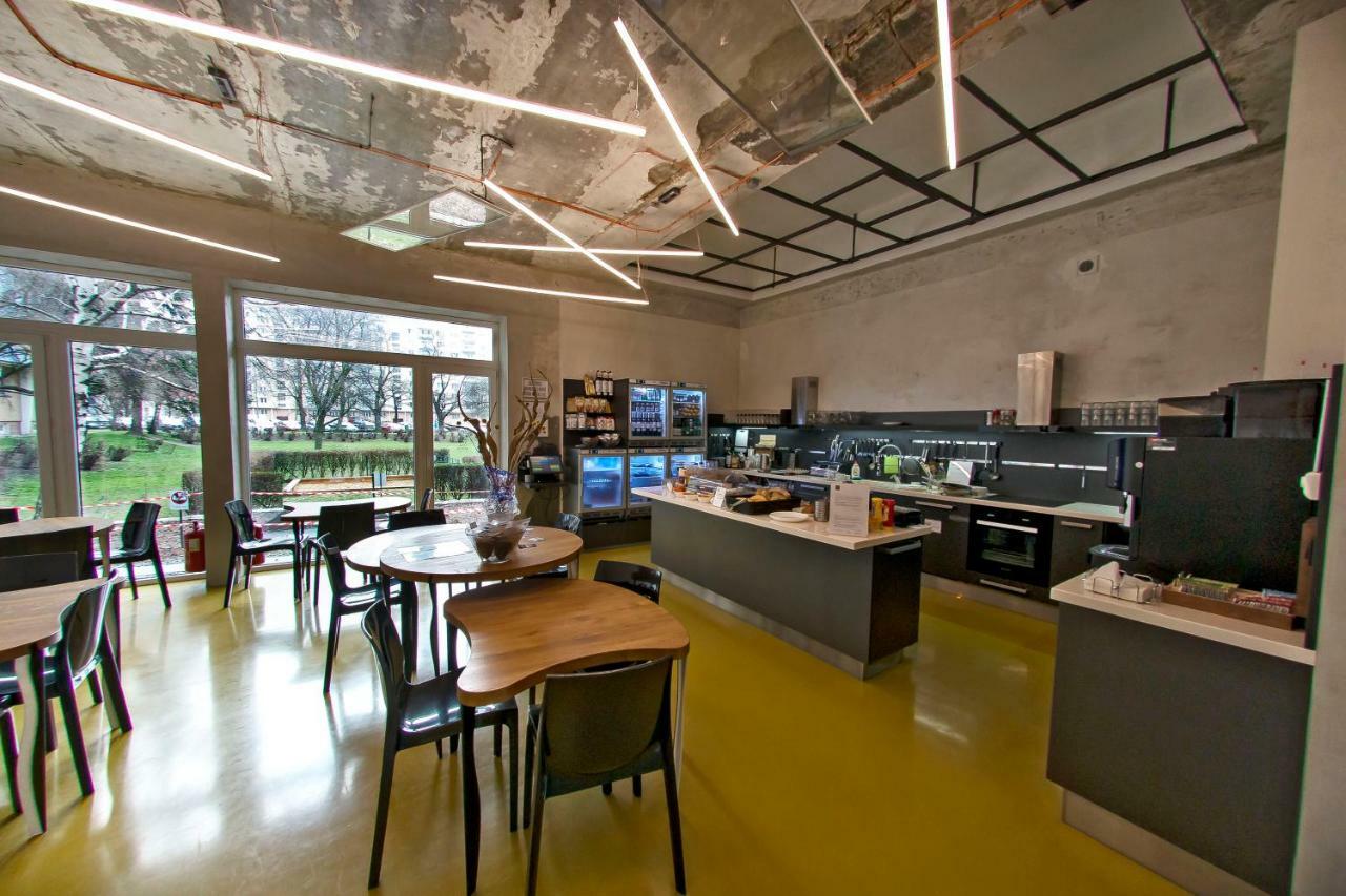 Smarthotel Nezvalova Archa Olomouc Bagian luar foto